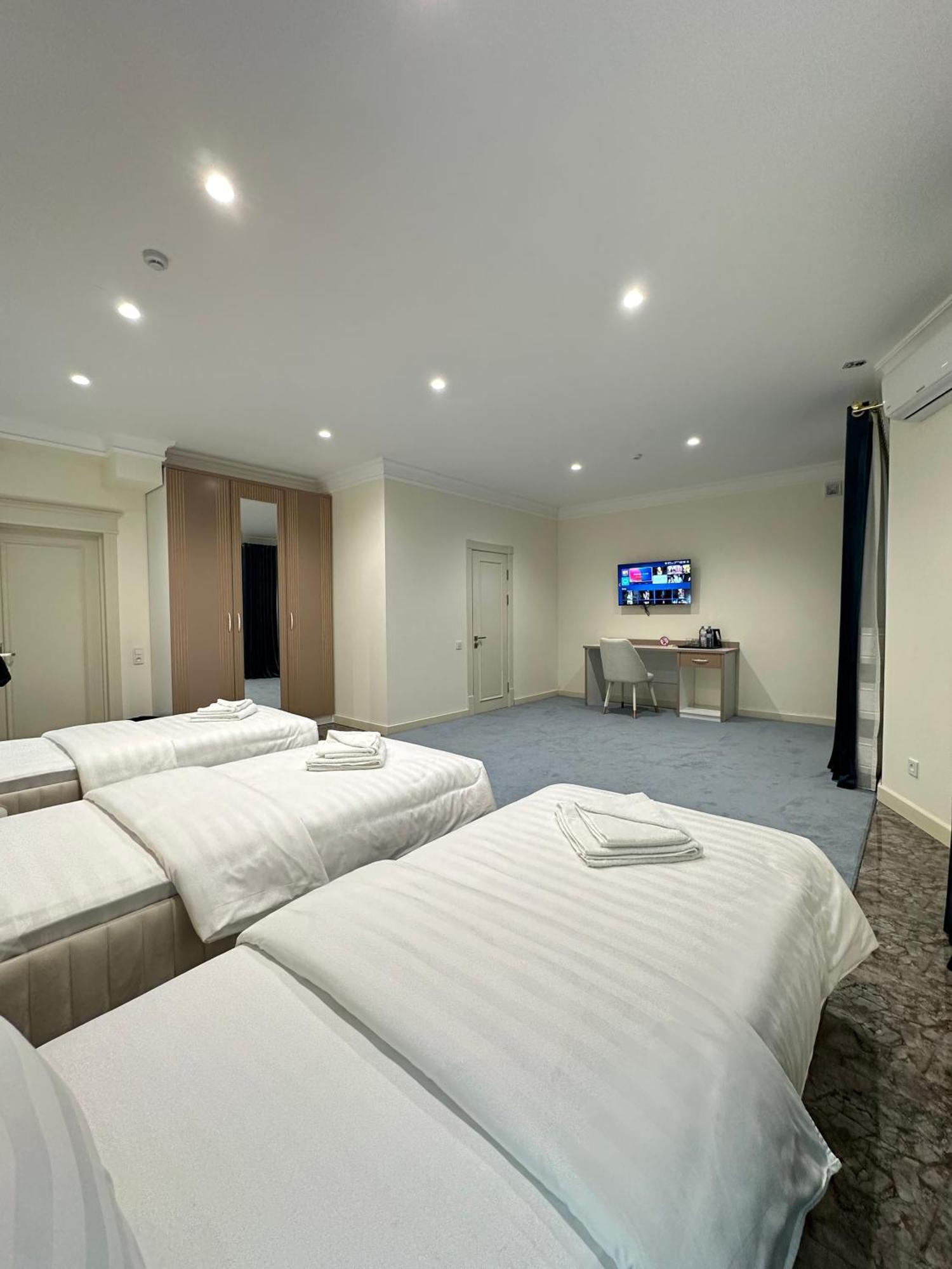 Nur Makon Hotel Tasken Kültér fotó