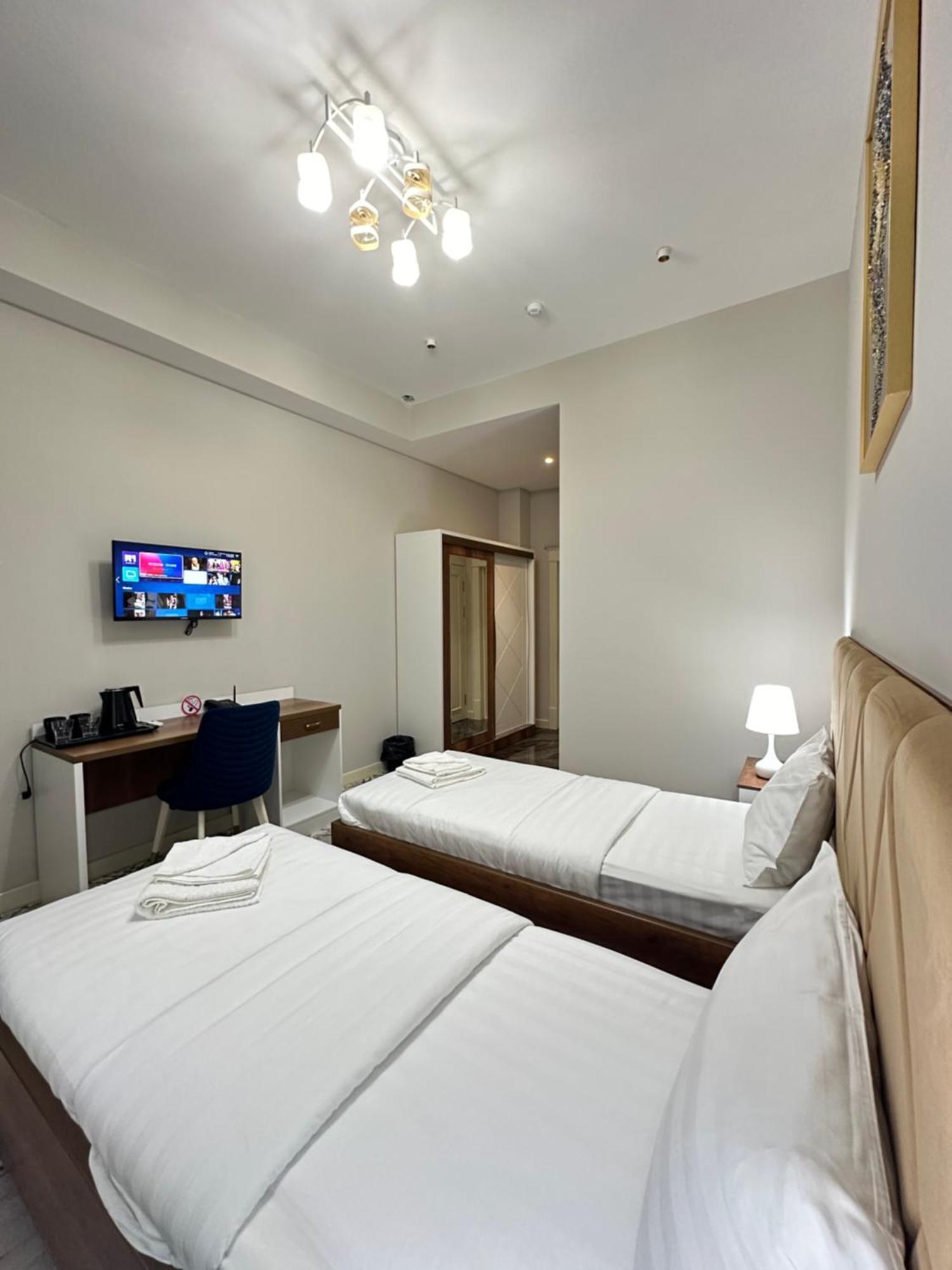 Nur Makon Hotel Tasken Kültér fotó