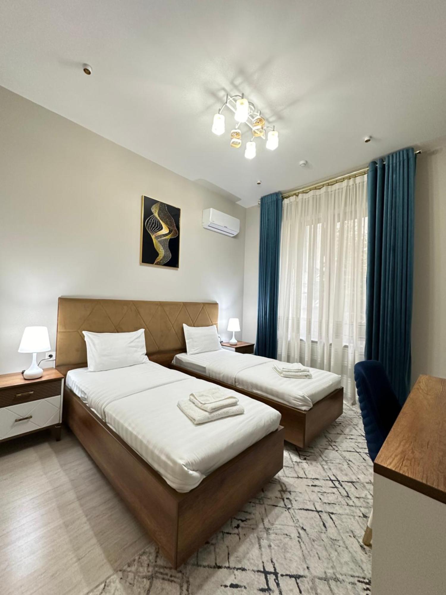 Nur Makon Hotel Tasken Kültér fotó